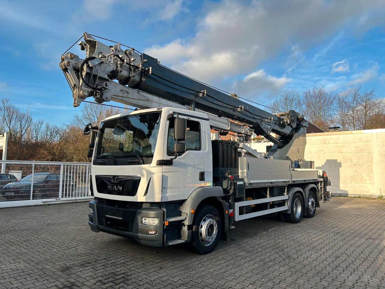 MAN 26.320+Böcker Dachdeckerkran AK46/6000+Seilwinde - Camion grue: photos 2 MAN 26.320+Böcker Dachdeckerkran AK46/6000+Seilwinde - Camion grue: photos 2