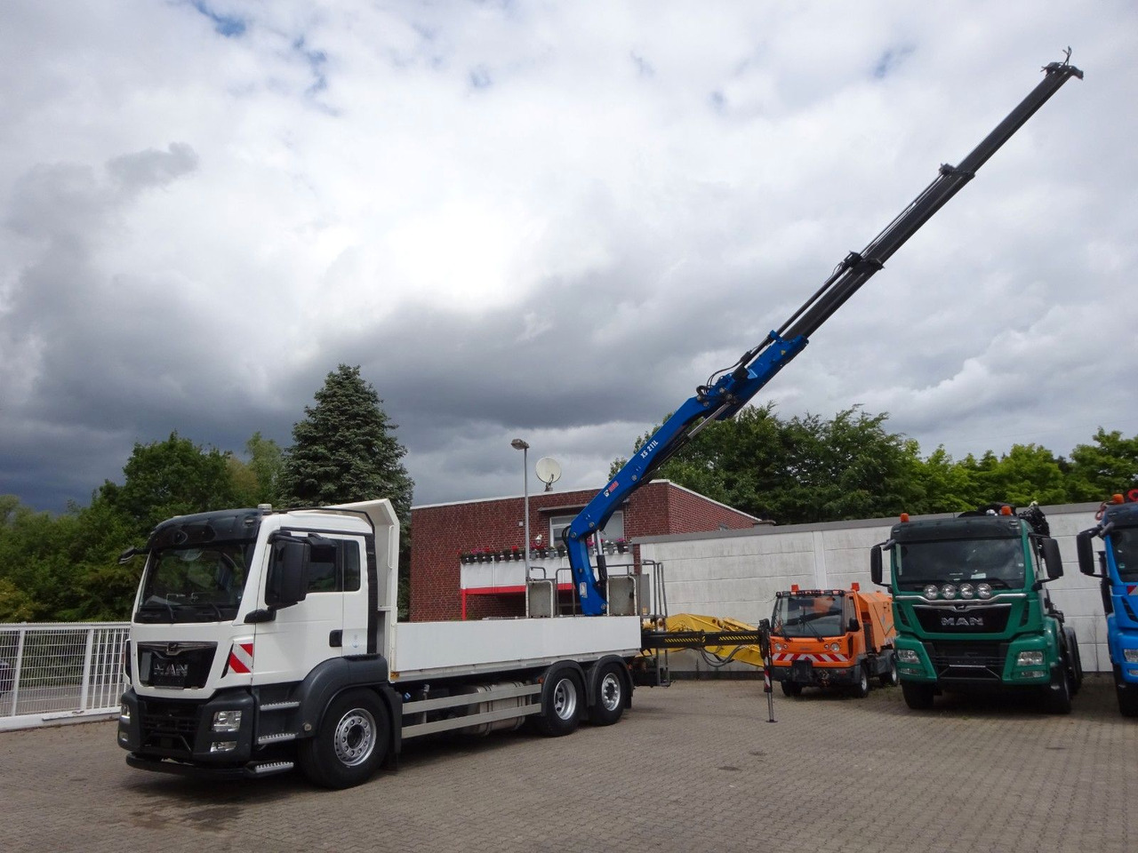 MAN 26.420 TGS Pritsche + HIAB 211 HIPRO Kran - Camion grue: photos 2 MAN 26.420 TGS Pritsche + HIAB 211 HIPRO Kran - Camion grue: photos 2