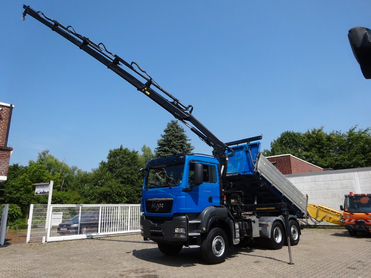 MAN 28.400 TGS 3Skipper+HIAB 166 E-4 HIPRPO 6x4-4 - Camion benne, Camion grue: photos 1 MAN 28.400 TGS 3Skipper+HIAB 166 E-4 HIPRPO 6x4-4 - Camion benne, Camion grue: photos 1