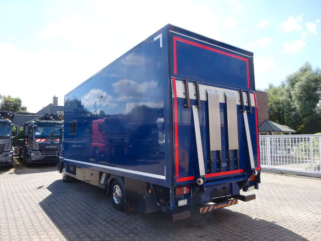 MAN 8.220 Koffer mit LBW als Wohnmobil ausgebaut 4x2 - Camion fourgon: photos 4 MAN 8.220 Koffer mit LBW als Wohnmobil ausgebaut 4x2 - Camion fourgon: photos 4