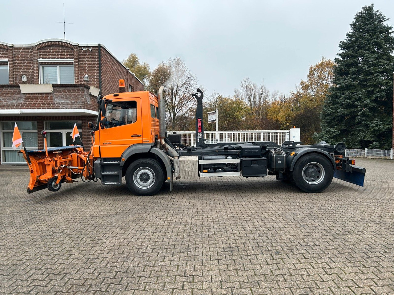 Mercedes-Benz 1824 Axor Abroller mit Schneeschild und Streuer - Camion ampliroll: photos 4 Mercedes-Benz 1824 Axor Abroller mit Schneeschild und Streuer - Camion ampliroll: photos 4