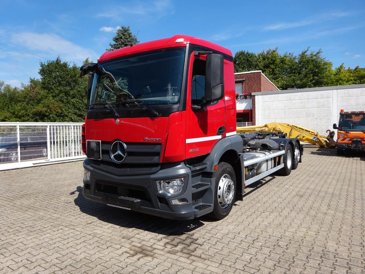 Mercedes-Benz 2532 ANTOS MEILLER Abroller Lift+Lenkachse 6x2 - Camion ampliroll: photos 2 Mercedes-Benz 2532 ANTOS MEILLER Abroller Lift+Lenkachse 6x2 - Camion ampliroll: photos 2