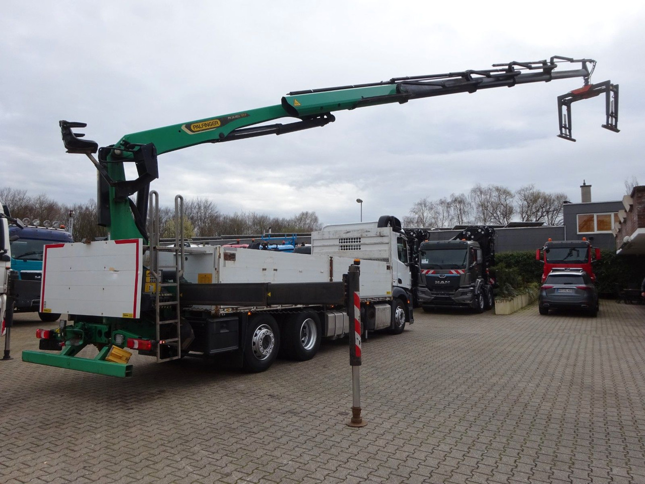 Mercedes-Benz 2543 Antos Baustoff +PK 26001 bis 20 m Auslage Mercedes-Benz 2543 Antos Baustoff +PK 26001 bis 20 m Auslage - Camion grue, Camion plateau: photos 5 Mercedes-Benz 2543 Antos Baustoff +PK 26001 bis 20 m Auslage Mercedes-Benz 2543 Antos Baustoff +PK 26001 bis 20 m Auslage - Camion grue, Camion plateau: photos 5