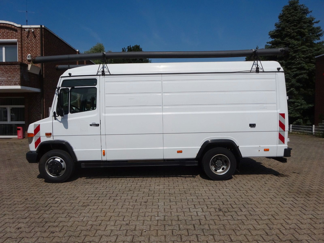 Mercedes-Benz 616D Vario Kastenwagen 4x2 - Fourgon utilitaire: photos 3 Mercedes-Benz 616D Vario Kastenwagen 4x2 - Fourgon utilitaire: photos 3