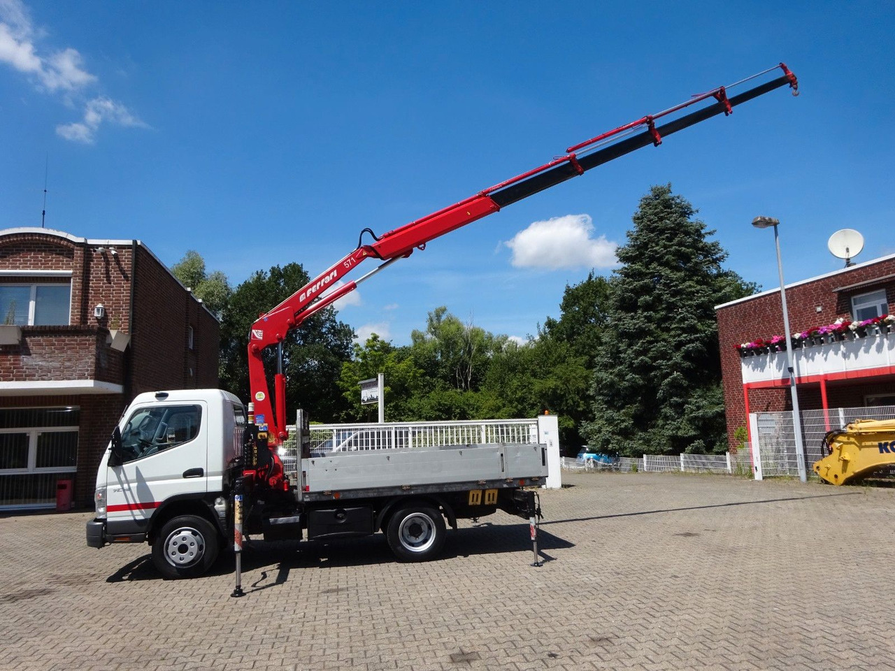 Mitsubishi Fuso Canter 7C18 + Ferrari F571 Kran - Utilitaire plateau: photos 3 Mitsubishi Fuso Canter 7C18 + Ferrari F571 Kran - Utilitaire plateau: photos 3
