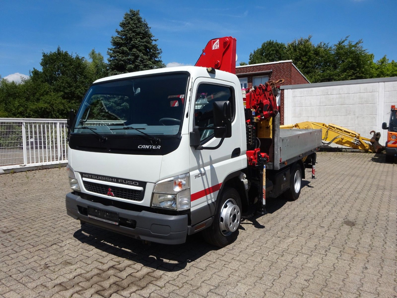 Mitsubishi Fuso Canter 7C18 + Ferrari F571 Kran - Utilitaire plateau: photos 5 Mitsubishi Fuso Canter 7C18 + Ferrari F571 Kran - Utilitaire plateau: photos 5