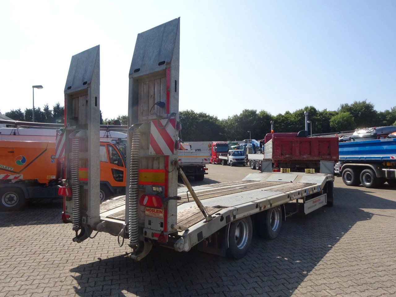 Möslein Tieflader Anhänger mit 3 Achsen und Rampen - Remorque porte-engin surbaissée: photos 5 Möslein Tieflader Anhänger mit 3 Achsen und Rampen - Remorque porte-engin surbaissée: photos 5
