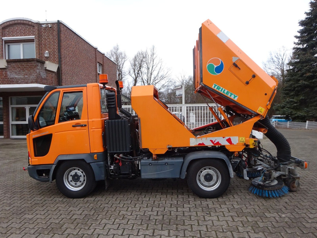 Multicar M30 HAKO FUMO Kehrmaschine+Kipper Wechsel-System - Utilitaire benne: photos 2 Multicar M30 HAKO FUMO Kehrmaschine+Kipper Wechsel-System - Utilitaire benne: photos 2