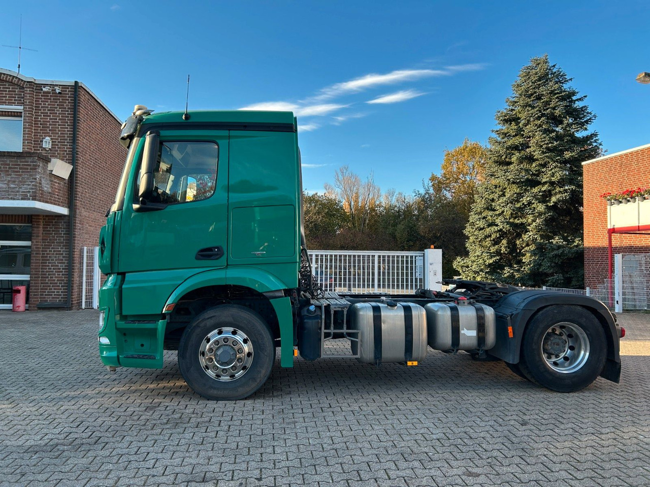 Mercedes-Benz 1845 Arocs SZM 4x4 HAD - Tracteur routier: photos 2 Mercedes-Benz 1845 Arocs SZM 4x4 HAD - Tracteur routier: photos 2