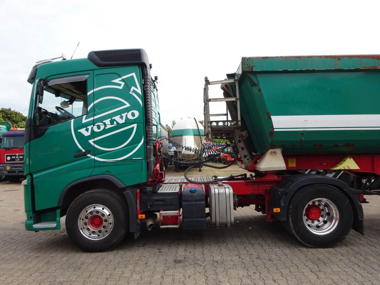 Volvo FH 550 SZM mit Hydraulik Pumpe - Tracteur routier: photos 2 Volvo FH 550 SZM mit Hydraulik Pumpe - Tracteur routier: photos 2