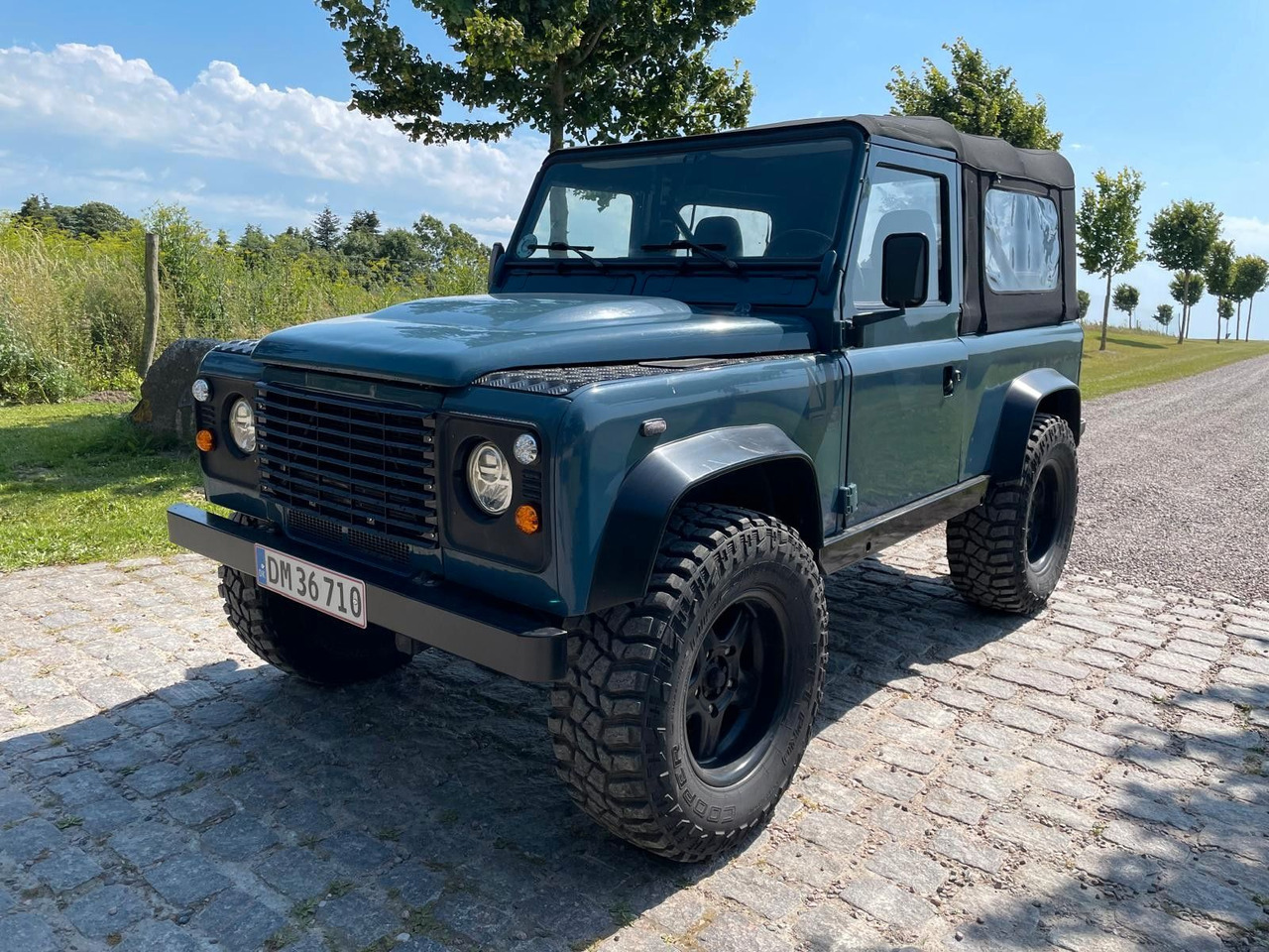 Land Rover LR Defender 90 Soft Top V8 Automatic 60000 brutt Land Rover LR Defender 90 SoftTop V8 Automatic - Pick-up: photos 1 Land Rover LR Defender 90 Soft Top V8 Automatic 60000 brutt Land Rover LR Defender 90 SoftTop V8 Automatic - Pick-up: photos 1