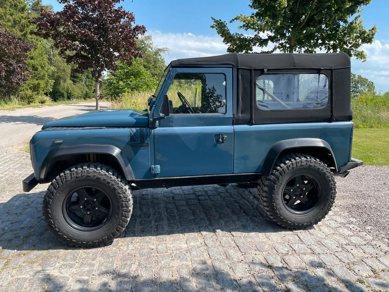 Land Rover LR Defender 90 Soft Top V8 Automatic 60000 brutt Land Rover LR Defender 90 SoftTop V8 Automatic - Pick-up: photos 2 Land Rover LR Defender 90 Soft Top V8 Automatic 60000 brutt Land Rover LR Defender 90 SoftTop V8 Automatic - Pick-up: photos 2