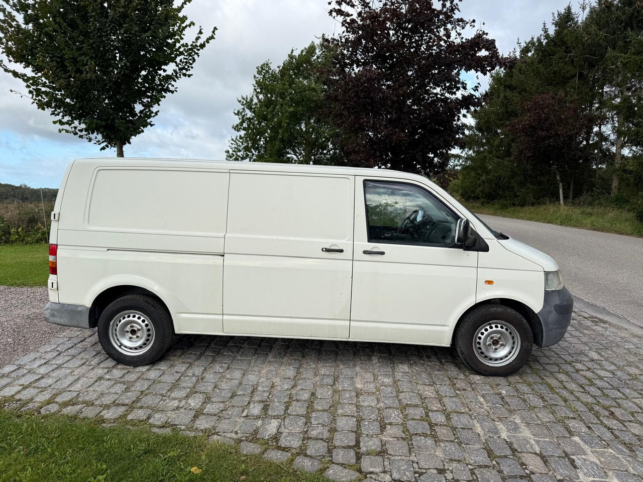 Volkswagen T5 Transporter 2.5 TDI Kasten lang - Fourgonnette: photos 5 Volkswagen T5 Transporter 2.5 TDI Kasten lang - Fourgonnette: photos 5