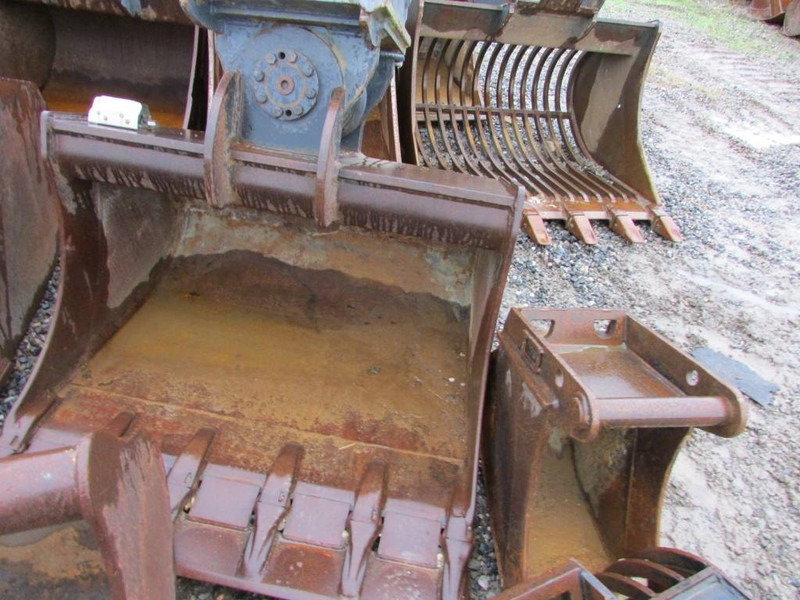 NSB E 160 Schwenktieflöffel 1400 mm OQ 65 / 7.500 - Accessoire pour Engins de chantier: photos 4 NSB E 160 Schwenktieflöffel 1400 mm OQ 65 / 7.500 - Accessoire pour Engins de chantier: photos 4