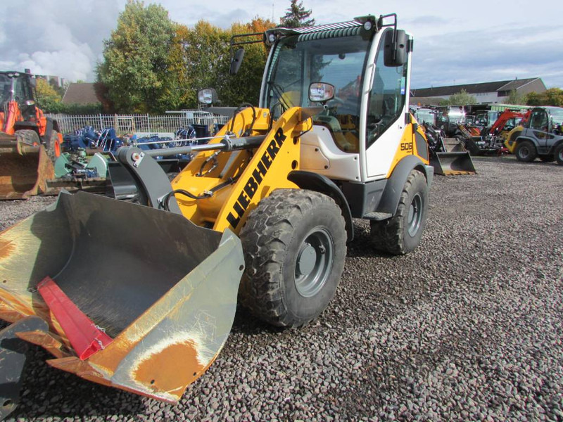 Liebherr L 506 Compact Radlader 46.500 EUR netto L506C - Chargeuse sur pneus: photos 4 Liebherr L 506 Compact Radlader 46.500 EUR netto L506C - Chargeuse sur pneus: photos 4