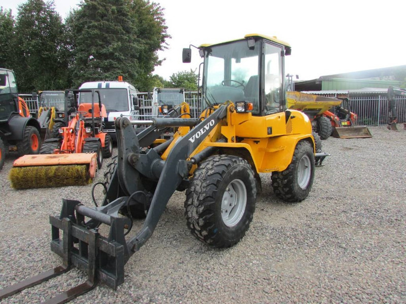 Volvo L 35 B-Z Radlader 16.000 EUR - Chargeuse sur pneus: photos 2 Volvo L 35 B-Z Radlader 16.000 EUR - Chargeuse sur pneus: photos 2