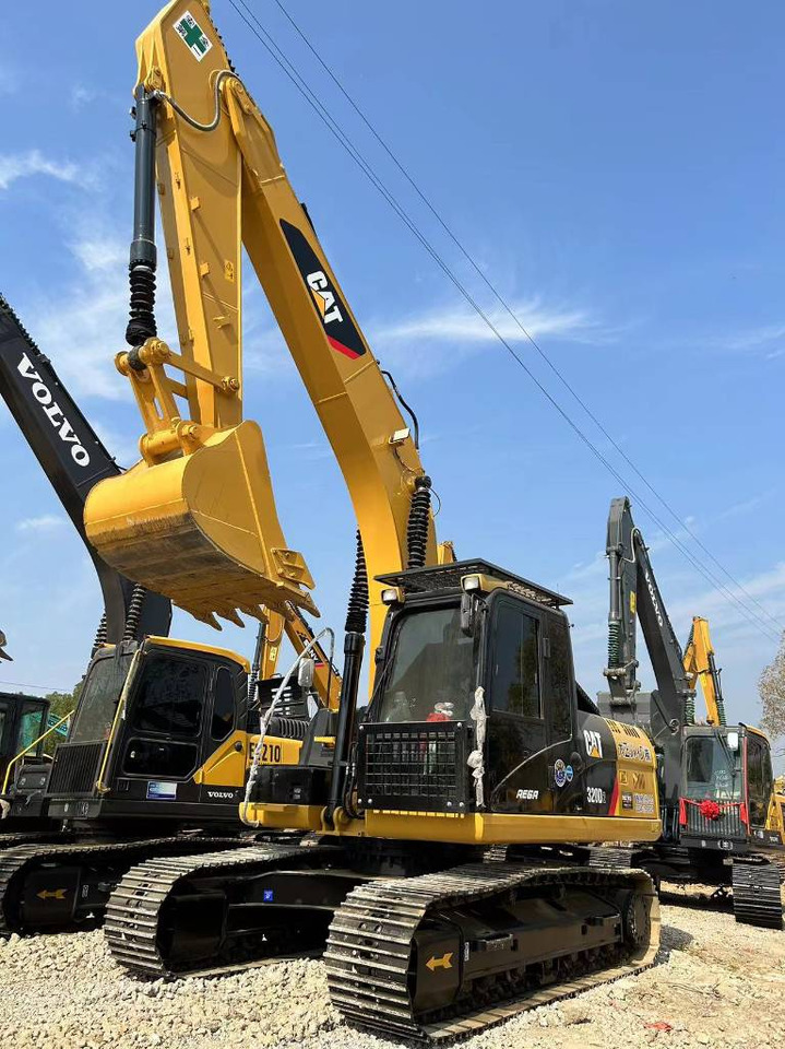 CAT 320D2 - Pelle sur chenille: photos 1 CAT 320D2 - Pelle sur chenille: photos 1