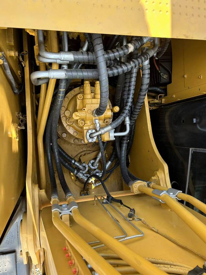 CAT 320D2 - Pelle sur chenille: photos 2 CAT 320D2 - Pelle sur chenille: photos 2