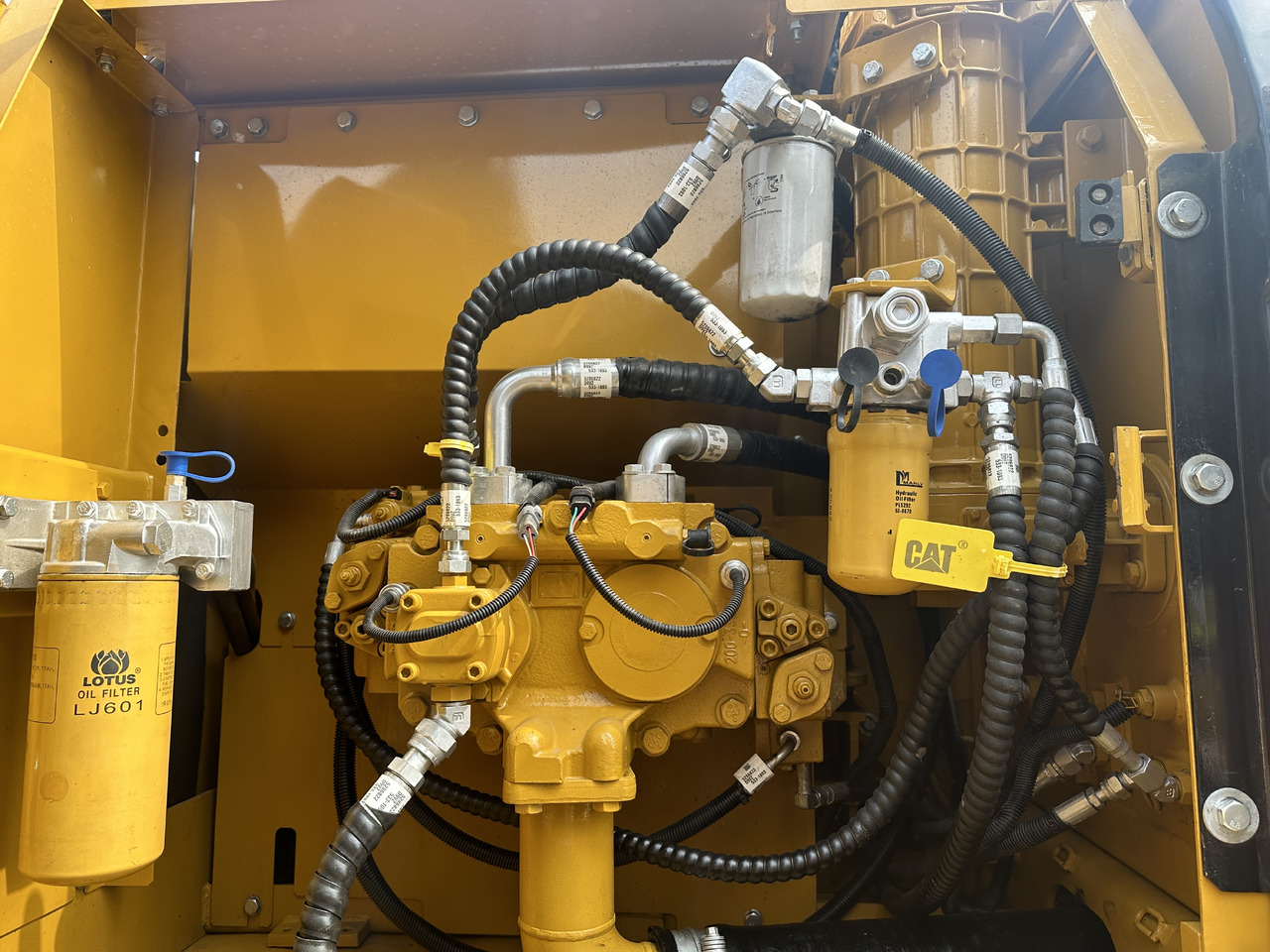 CATERPILLAR 320D2 - Pelle sur chenille: photos 5 CATERPILLAR 320D2 - Pelle sur chenille: photos 5