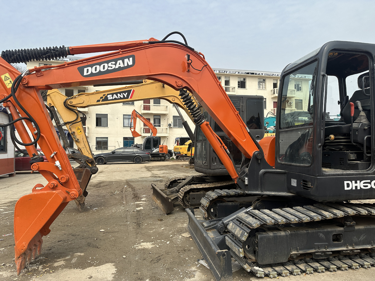 DOOSAN DH60-7 - Pelle sur chenille: photos 4 DOOSAN DH60-7 - Pelle sur chenille: photos 4