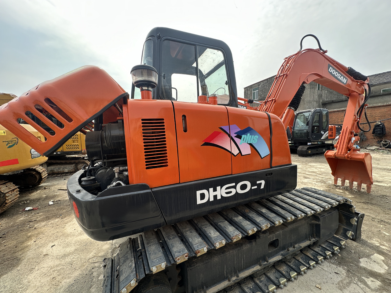 DOOSAN DH60-7 - Pelle sur chenille: photos 1 DOOSAN DH60-7 - Pelle sur chenille: photos 1