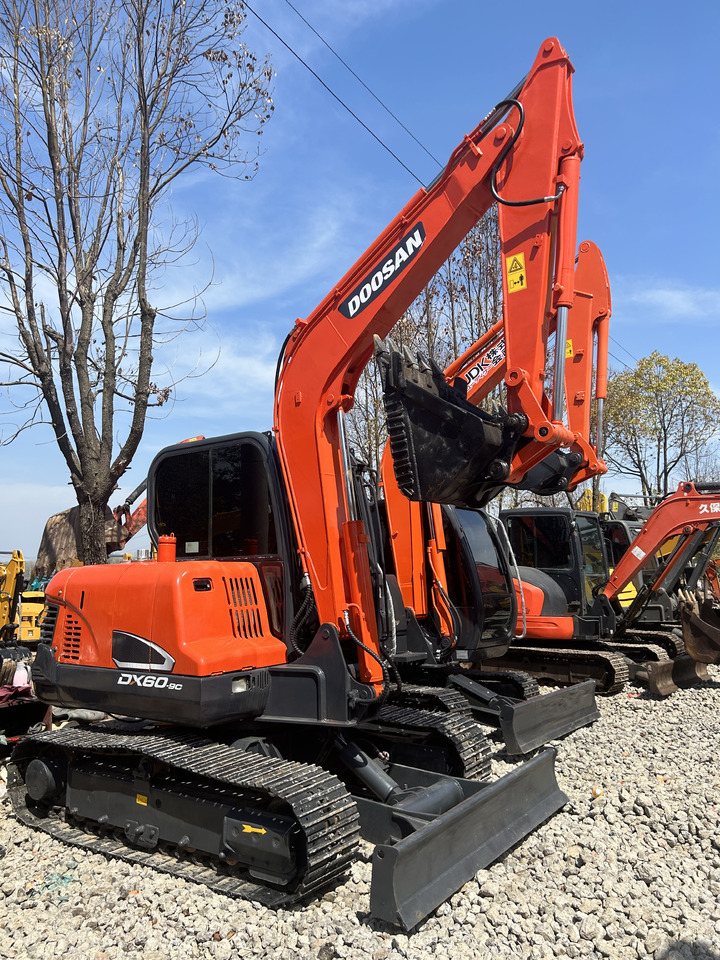 Doosan DX60 - Pelle sur chenille: photos 1 Doosan DX60 - Pelle sur chenille: photos 1