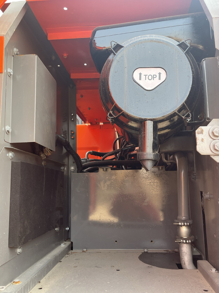 HITACHI ZX210 - Pelle sur chenille: photos 2 HITACHI ZX210 - Pelle sur chenille: photos 2