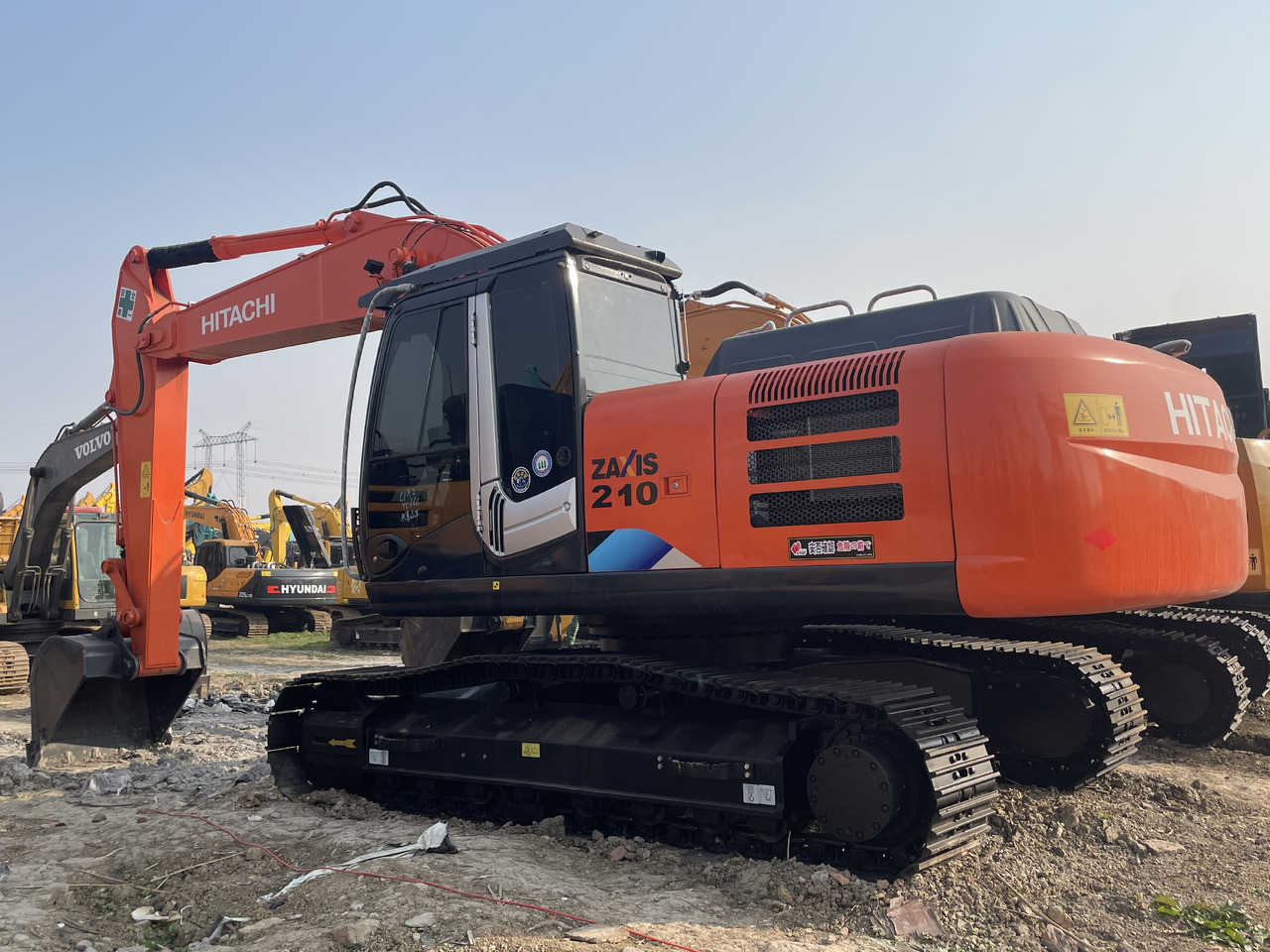 HITACHI ZX210 - Pelle sur chenille: photos 1 HITACHI ZX210 - Pelle sur chenille: photos 1