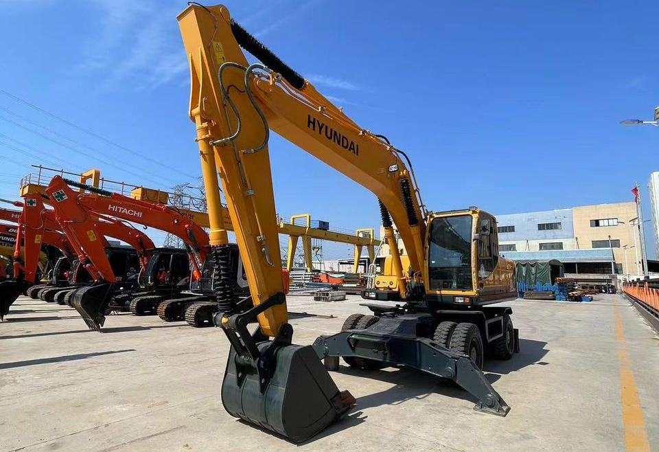 Hyundai 210W-9 - Pelle sur pneus: photos 1 Hyundai 210W-9 - Pelle sur pneus: photos 1