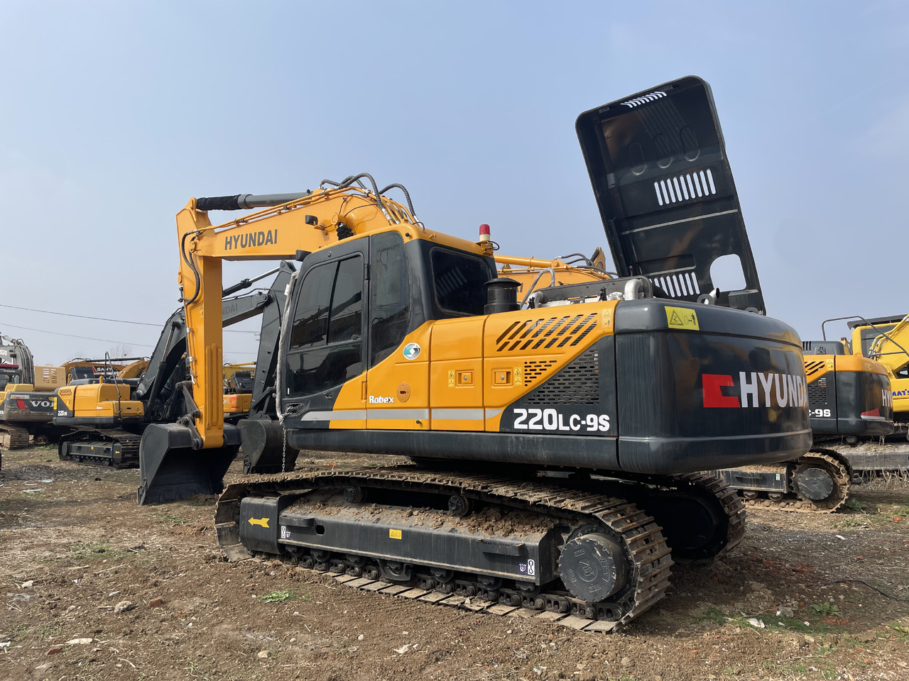 Hyundai R220LC-9S - Pelle sur chenille: photos 1 Hyundai R220LC-9S - Pelle sur chenille: photos 1