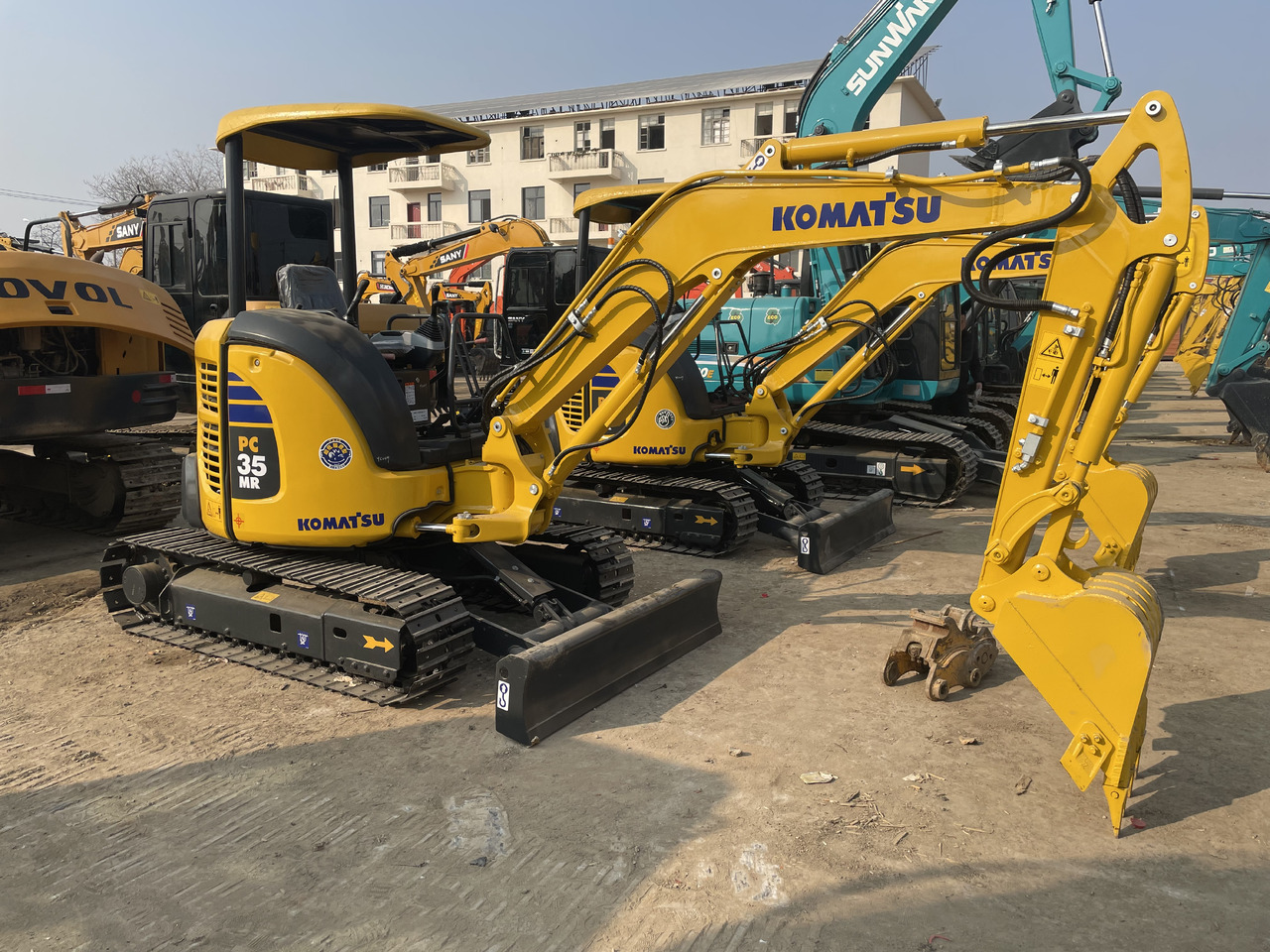 KOMATSU PC 35 MR-3 - Mini pelle: photos 1 KOMATSU PC 35 MR-3 - Mini pelle: photos 1
