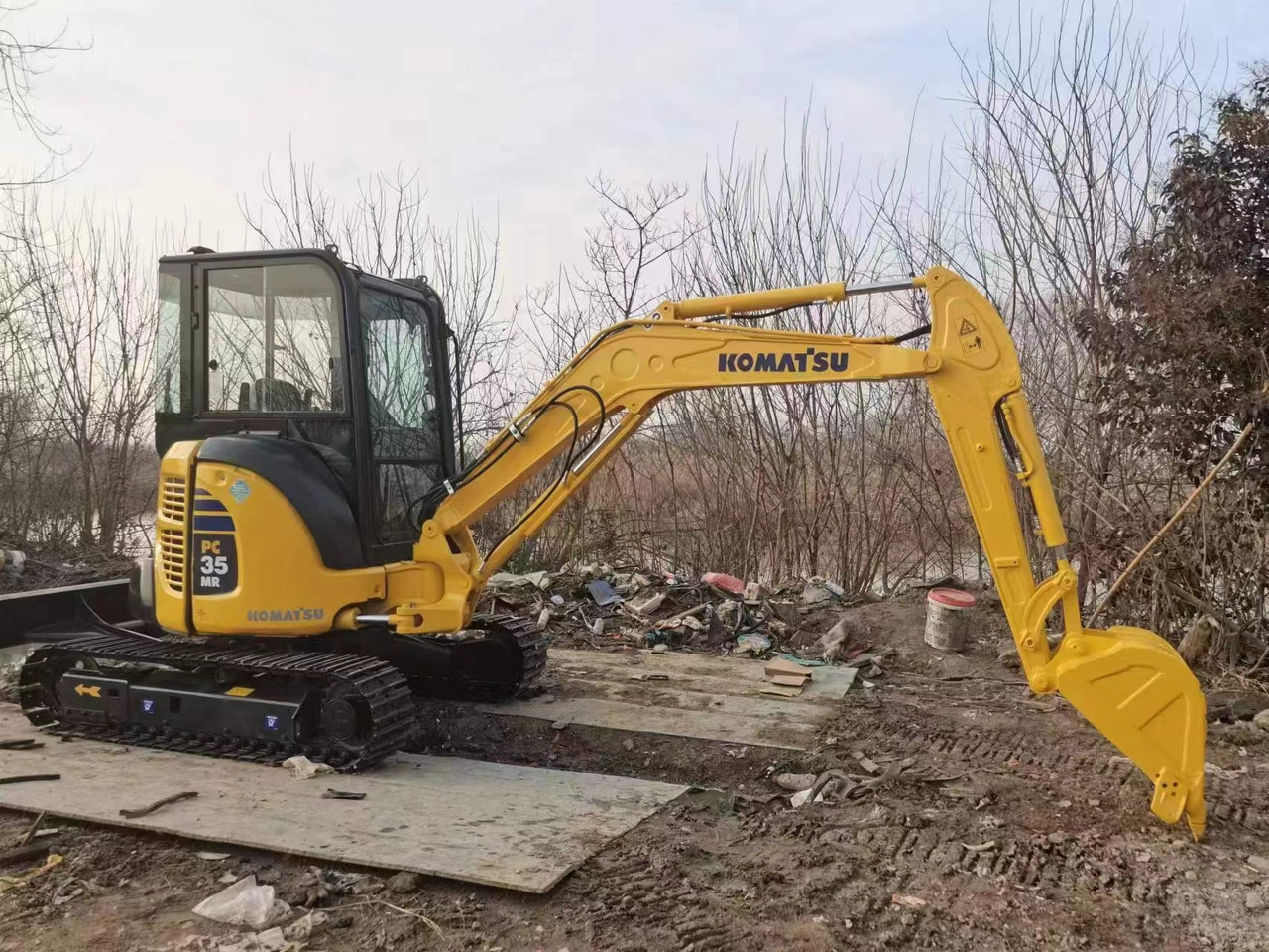 KOMATSU PC 35 MR - Mini pelle: photos 1 KOMATSU PC 35 MR - Mini pelle: photos 1