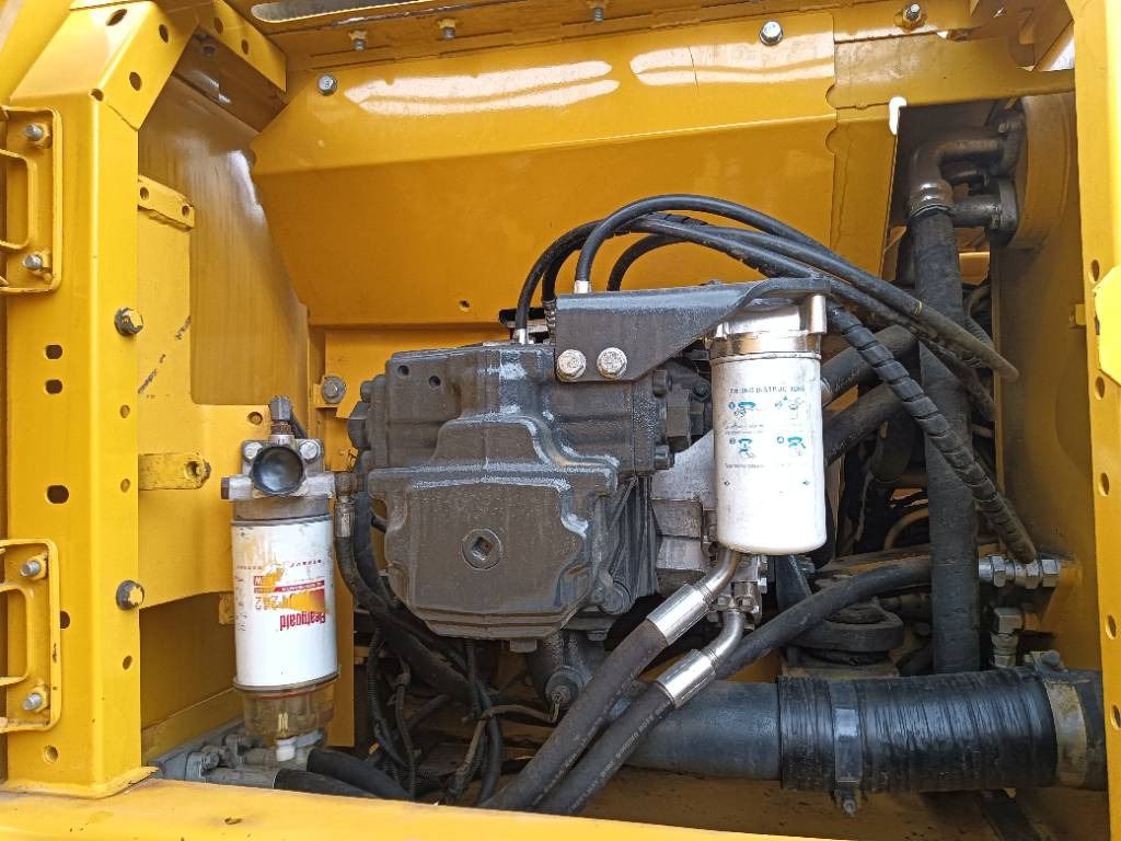 Komatsu PC 220-8 - Pelle sur chenille: photos 3 Komatsu PC 220-8 - Pelle sur chenille: photos 3