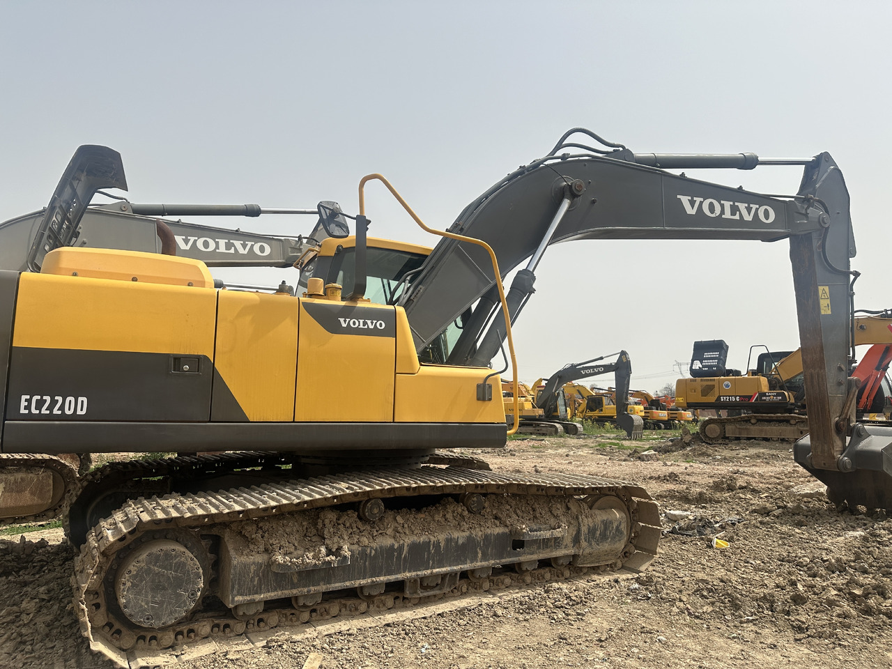 VOLVO EC220D - Pelle sur chenille: photos 3 VOLVO EC220D - Pelle sur chenille: photos 3