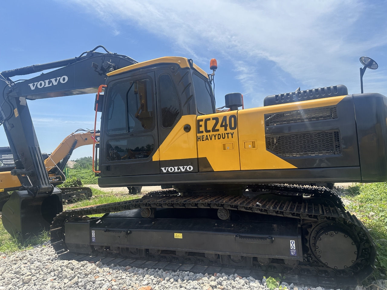 VOLVO EC240 - Pelle sur chenille: photos 1 VOLVO EC240 - Pelle sur chenille: photos 1