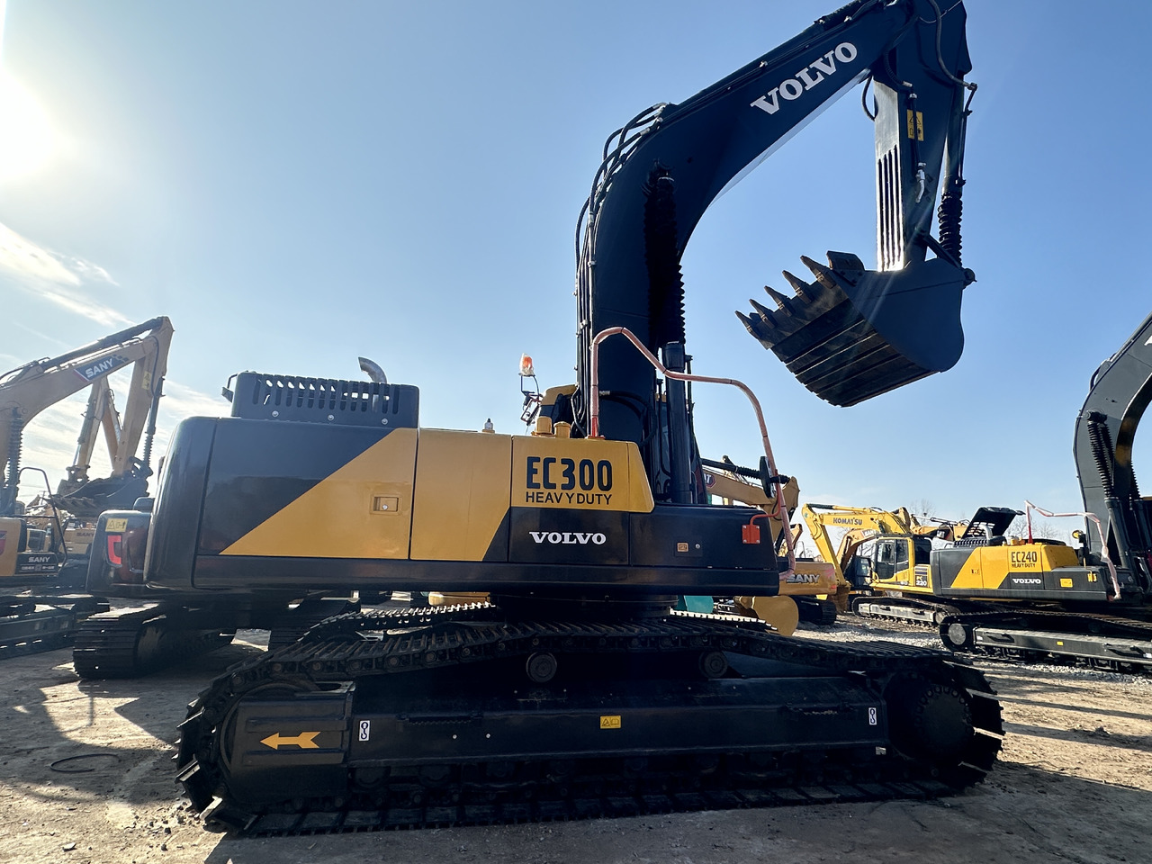 Volvo EC300DL - Pelle sur chenille: photos 1 Volvo EC300DL - Pelle sur chenille: photos 1