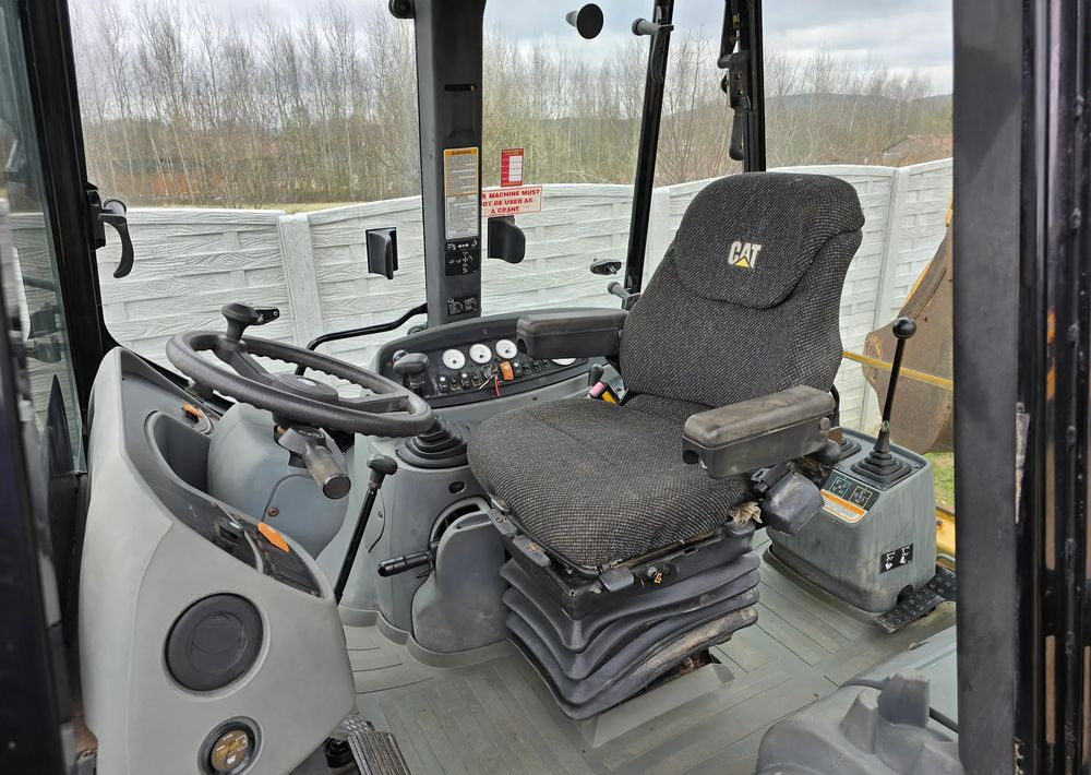 Caterpillar - Tractopelle: photos 3 Caterpillar - Tractopelle: photos 3