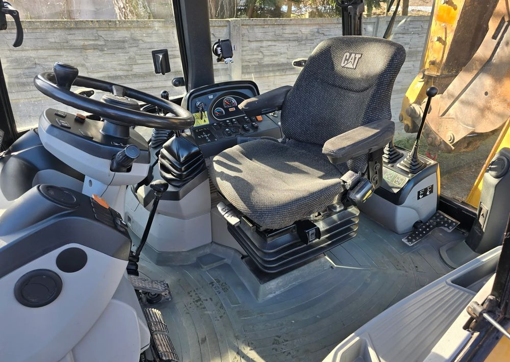 Caterpillar - Tractopelle: photos 3 Caterpillar - Tractopelle: photos 3