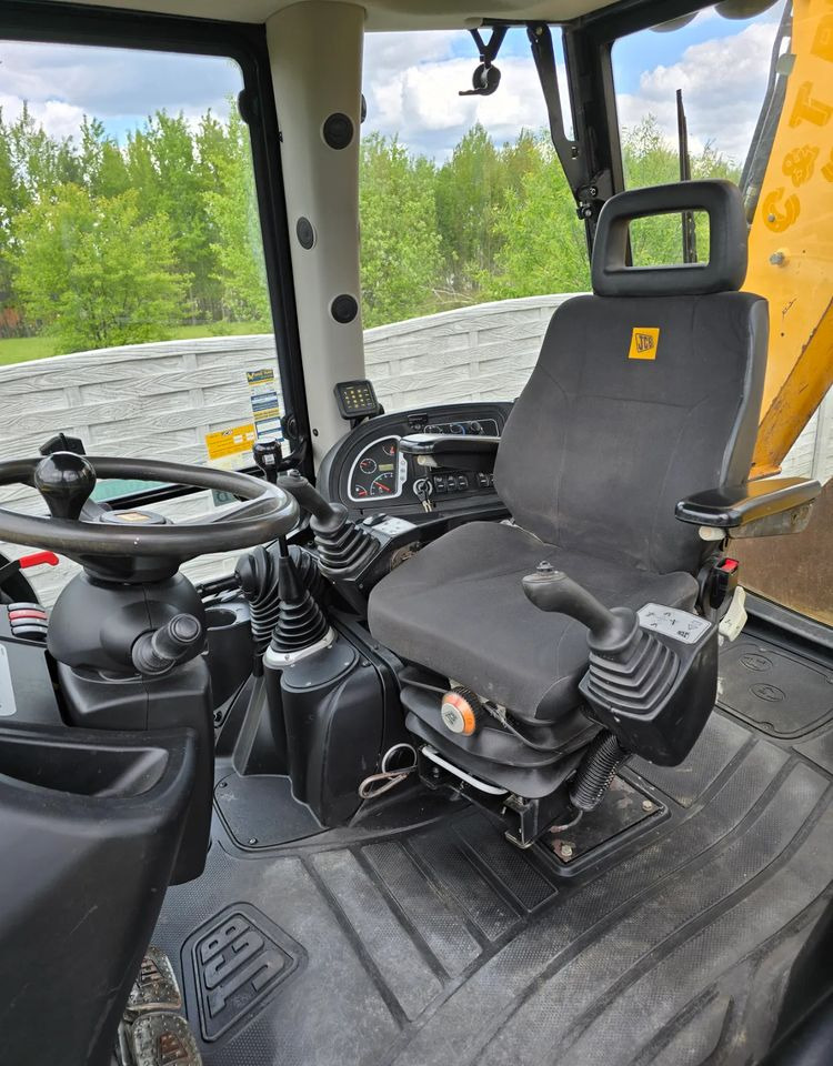 JCB - Tractopelle: photos 3 JCB - Tractopelle: photos 3