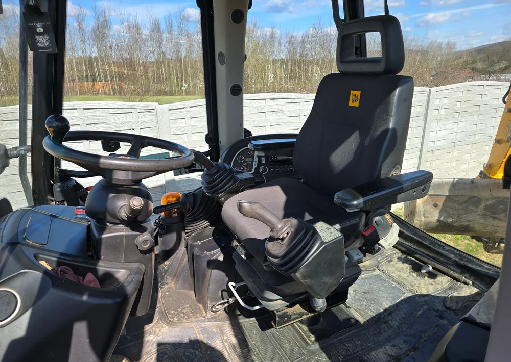 JCB - Tractopelle: photos 3 JCB - Tractopelle: photos 3