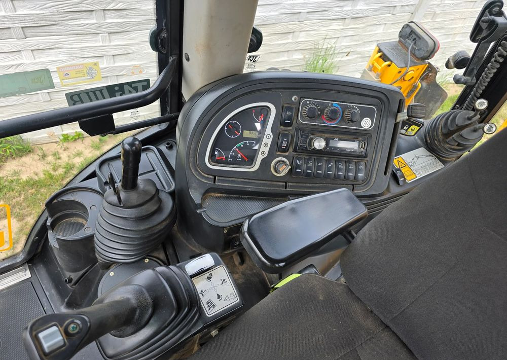 JCB - Tractopelle: photos 4 JCB - Tractopelle: photos 4