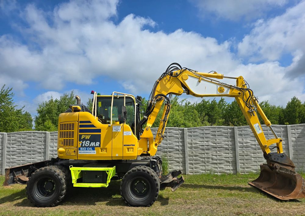 Komatsu - Pelle sur pneus: photos 1 Komatsu - Pelle sur pneus: photos 1