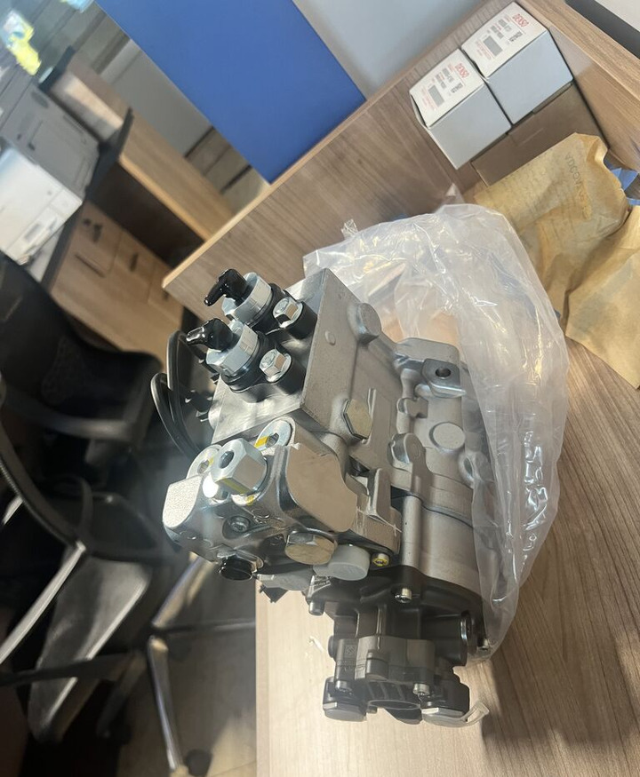 Bosch 2024 Bosch 420DCİ truck - Pompe à carburant pour Camion: photos 1 Bosch 2024 Bosch 420DCİ truck - Pompe à carburant pour Camion: photos 1
