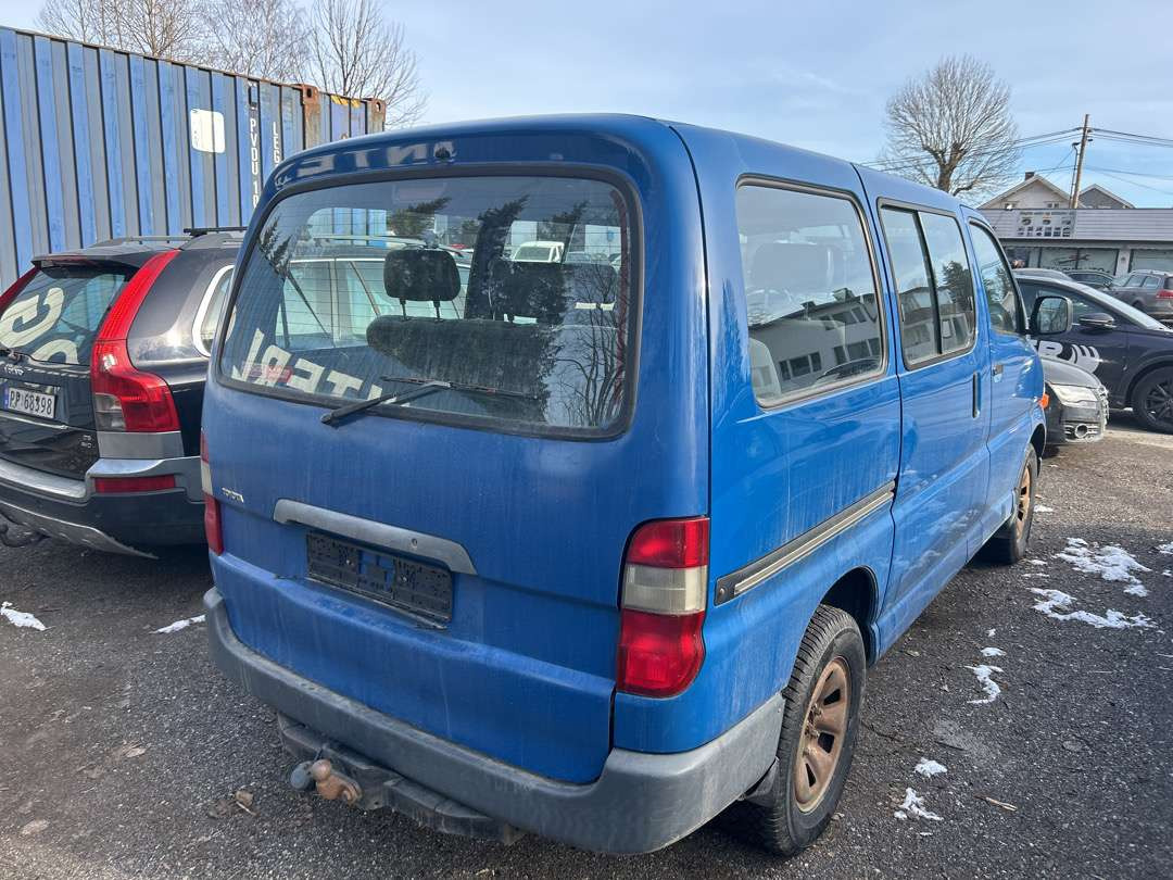 2003 Toyota HIACE 4WD 9 seter EU-godkjent - Voiture: photos 3 2003 Toyota HIACE 4WD 9 seter EU-godkjent - Voiture: photos 3