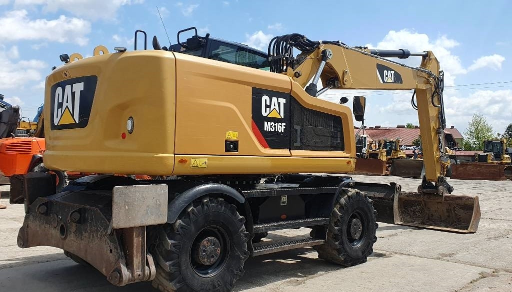 CAT M316F - Pelle sur pneus: photos 5 CAT M316F - Pelle sur pneus: photos 5