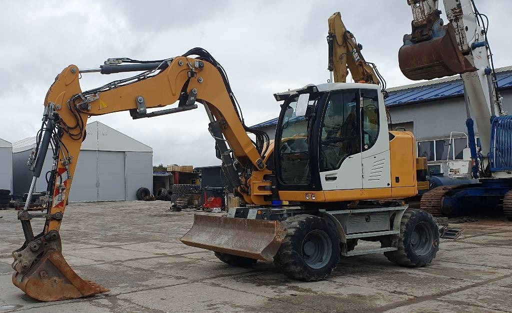 Liebherr A 910 compact - Pelle sur pneus: photos 1 Liebherr A 910 compact - Pelle sur pneus: photos 1