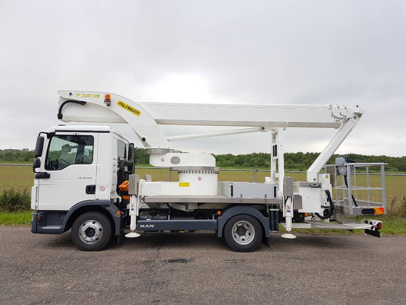 Palfinger P 300 KS | 2022 - Camion avec nacelle: photos 1 Palfinger P 300 KS | 2022 - Camion avec nacelle: photos 1