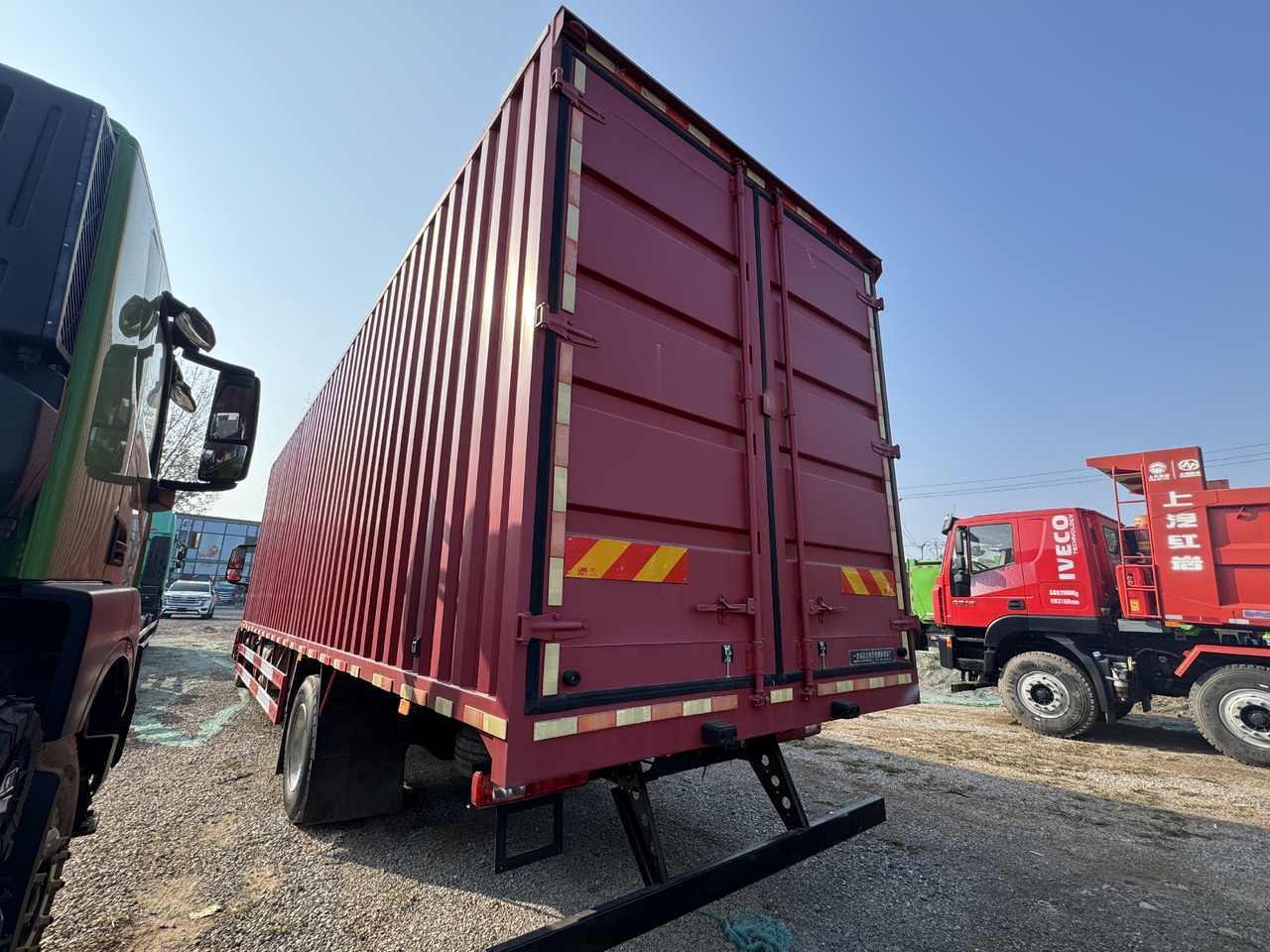 HONGYAN HEAVY TRUCK - Camion fourgon: photos 4 HONGYAN HEAVY TRUCK - Camion fourgon: photos 4