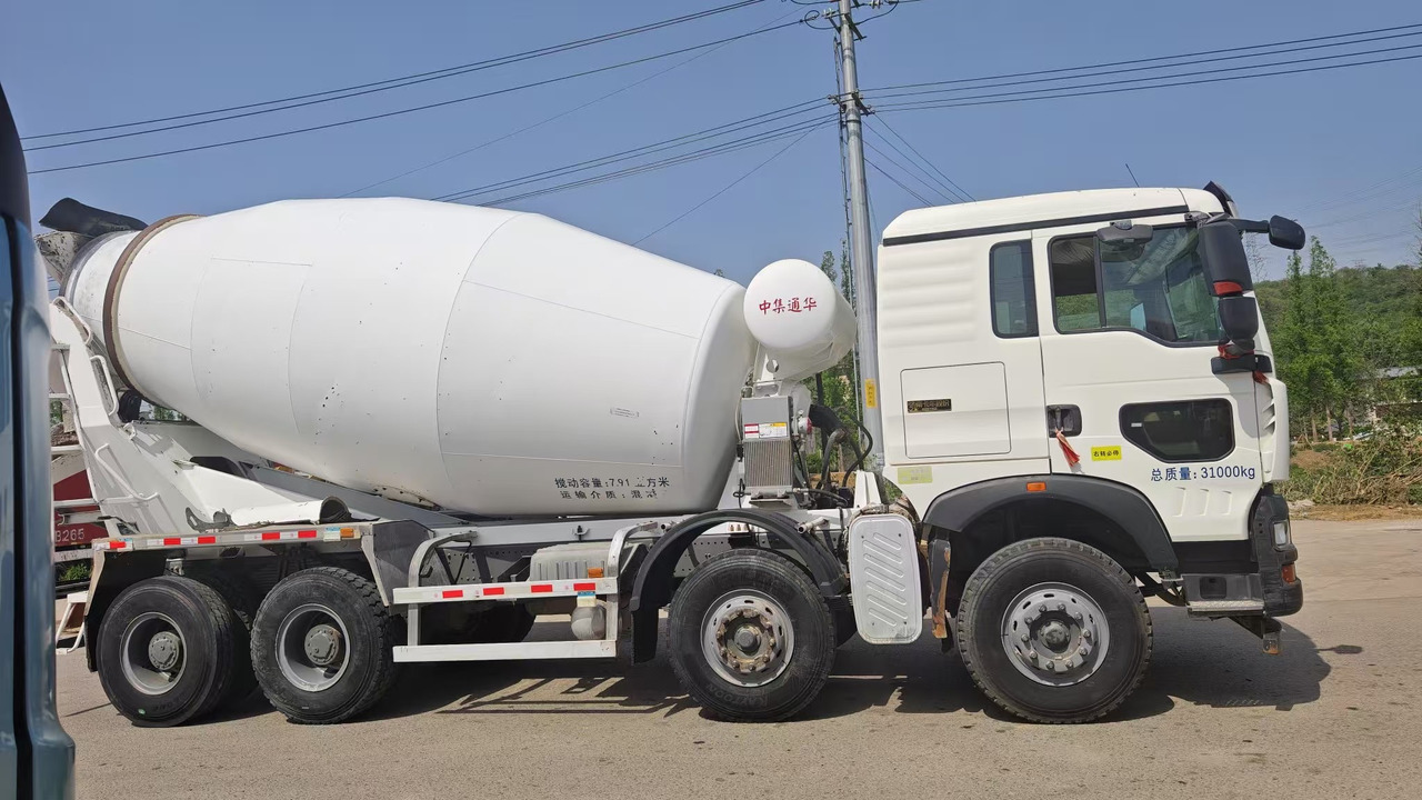 HOWO - Camion malaxeur: photos 4 HOWO - Camion malaxeur: photos 4