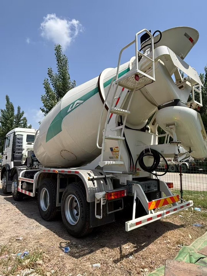 HOWO - Camion malaxeur: photos 3 HOWO - Camion malaxeur: photos 3